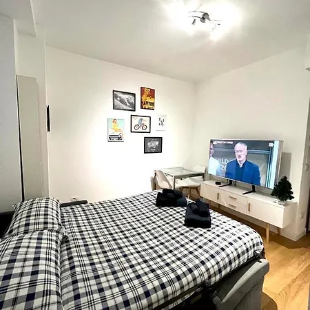 The Small White House In Apartment *