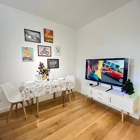 The Small White House In Apartmán