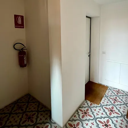 The Small White House In * Milán