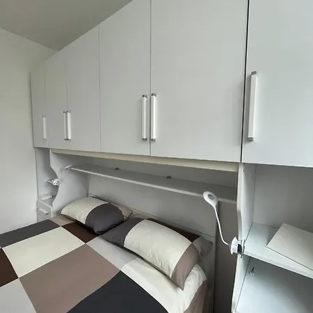 The Small White House In Appartement Milaan