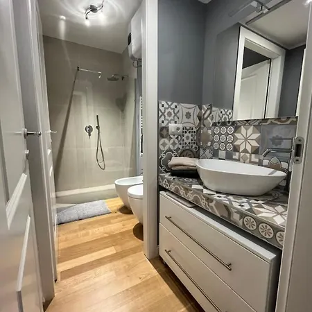 The Small White House In Appartement