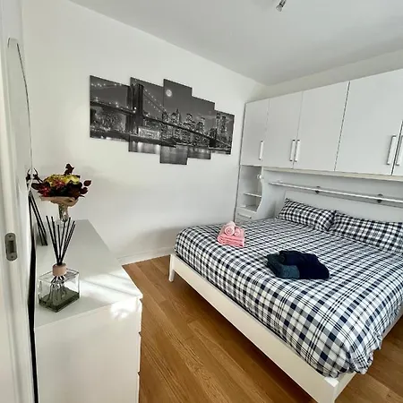 The Small White House In Appartement Milaan