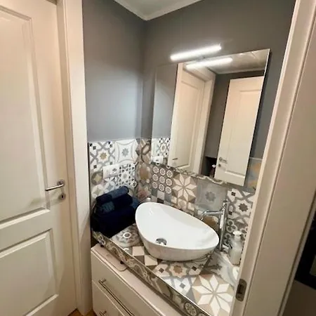 The Small White House In Appartement
